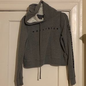 Hollister gray cropped hooded sweatshirt.size L